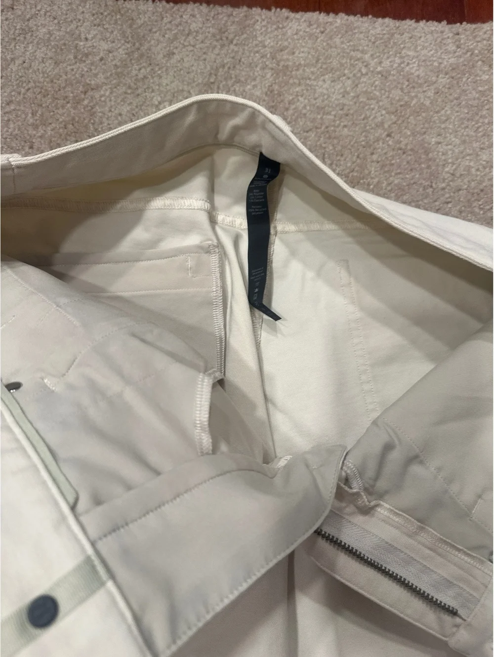(1)Lululemon Women's Cream Colored Pants Size 31